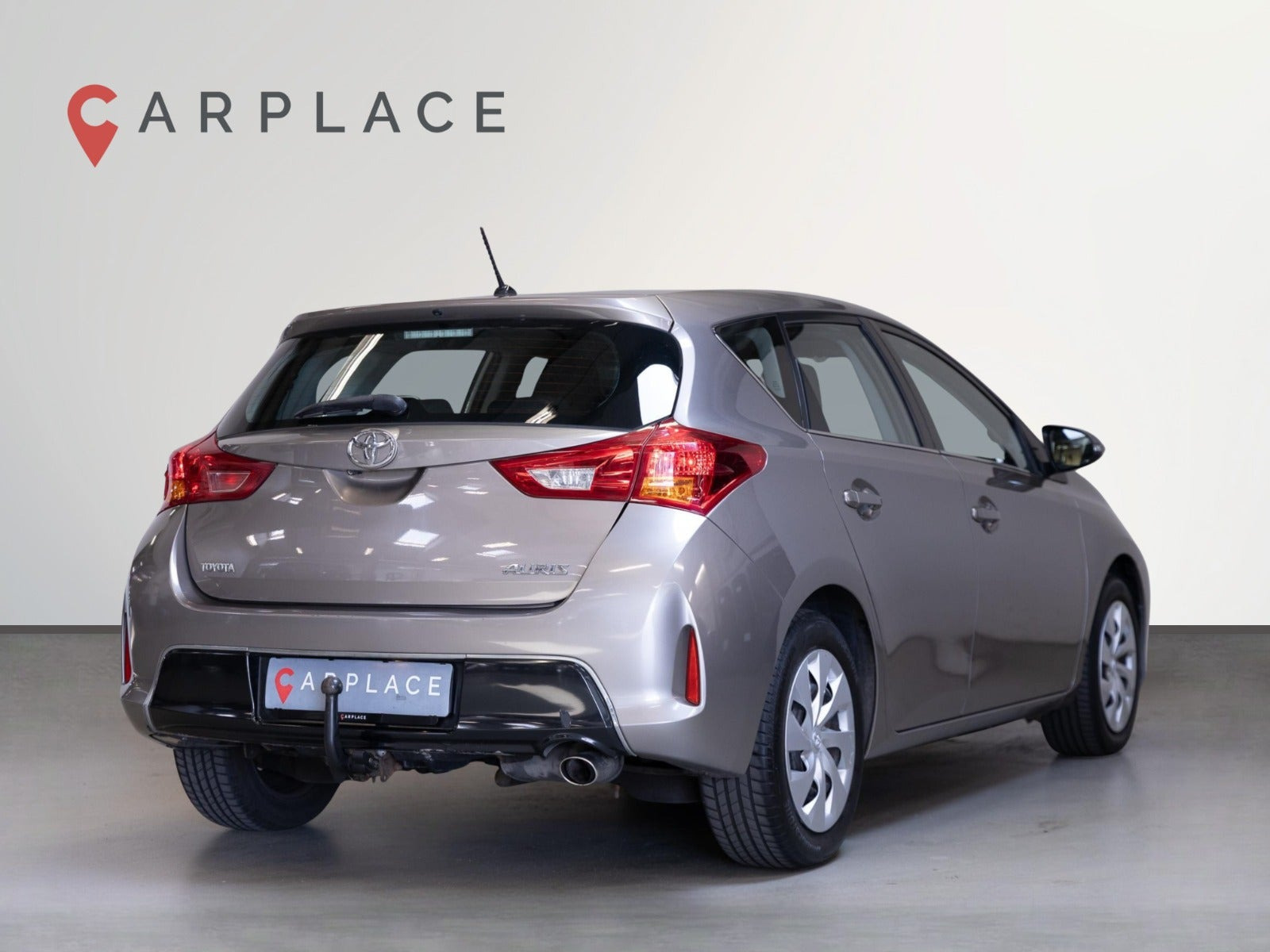 Grå Toyota Auris fra 2012