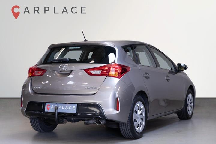 Grå Toyota Auris fra 2012