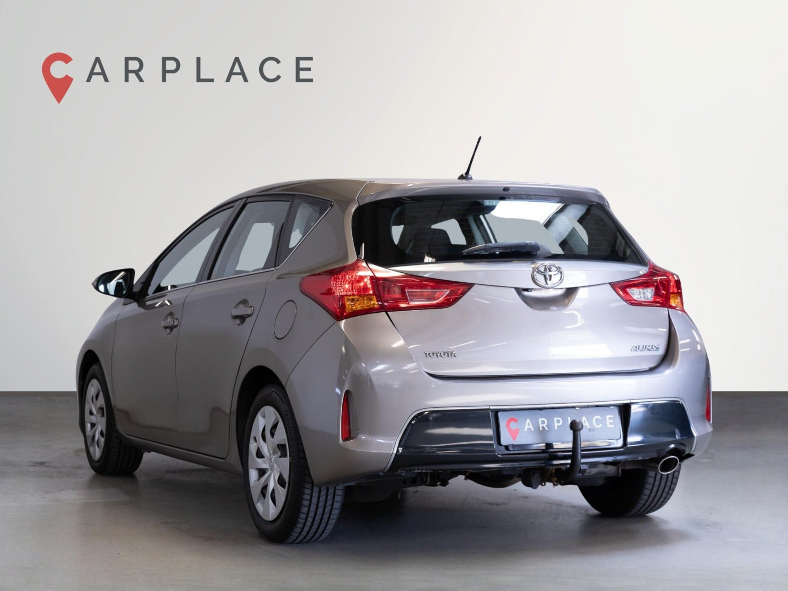 Grå Toyota Auris fra 2012