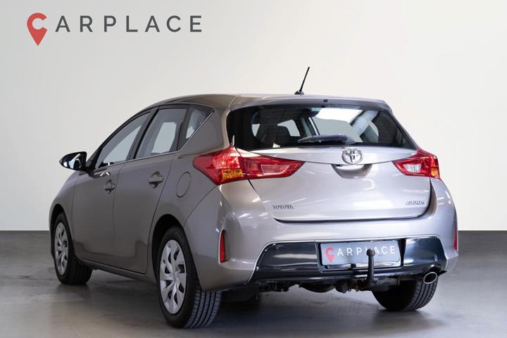 Grå Toyota Auris fra 2012