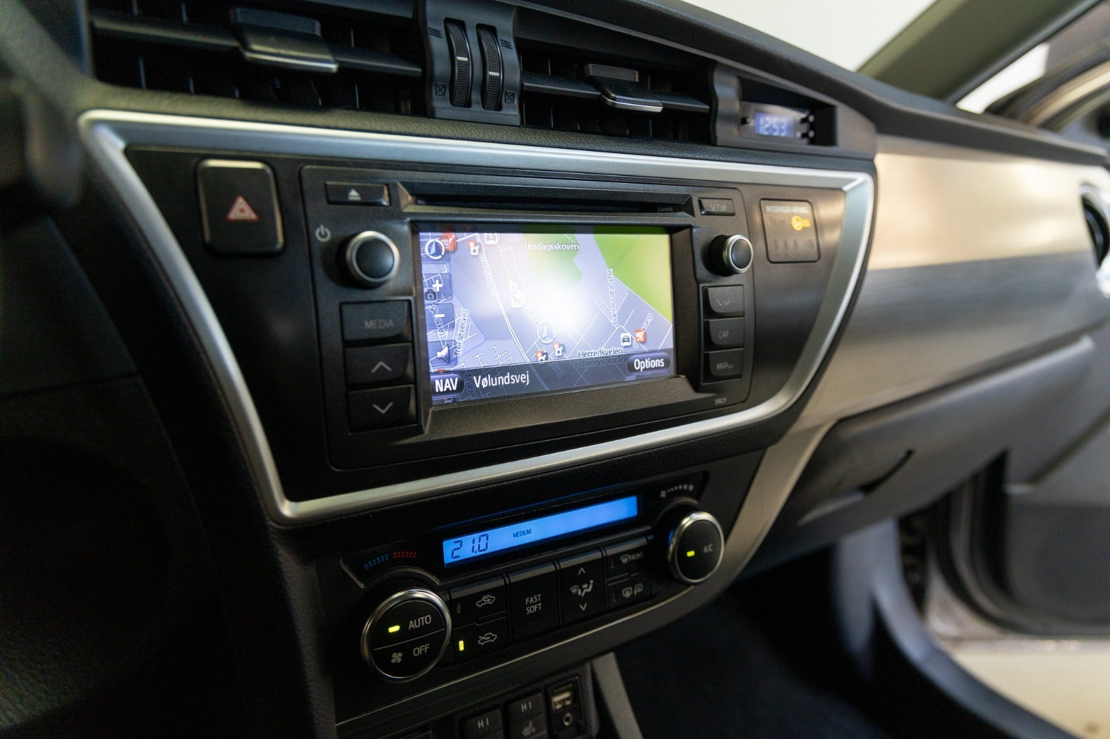 Grå Toyota Auris fra 2012