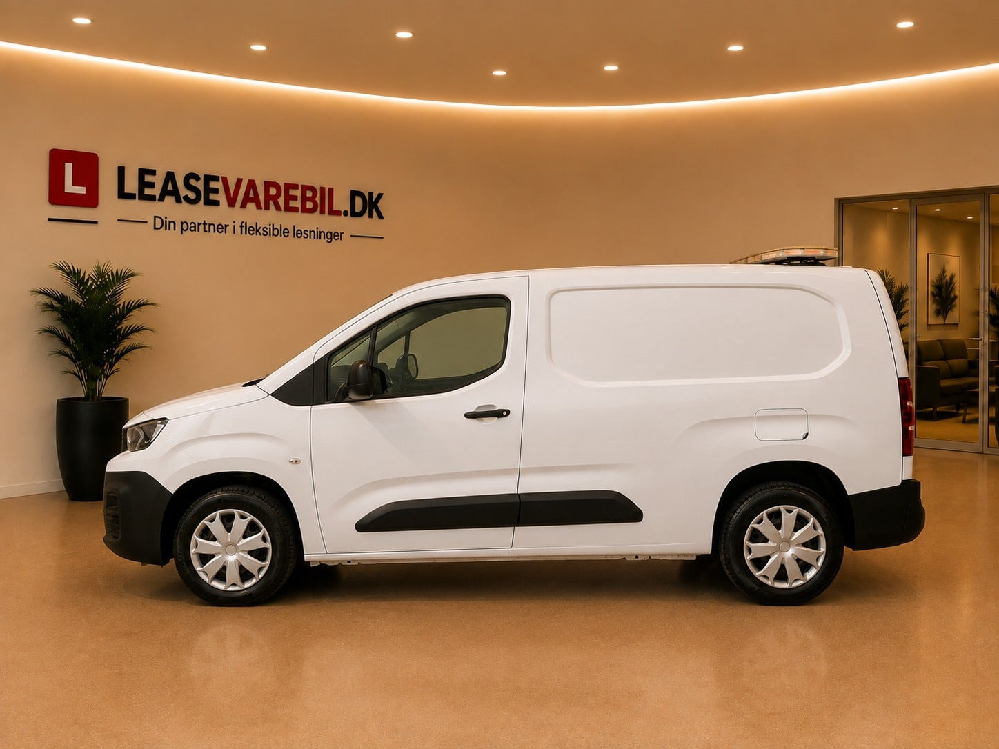 Hvid Peugeot Partner fra 2021