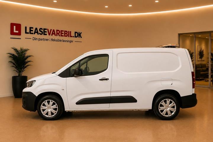 Hvid Peugeot Partner fra 2021