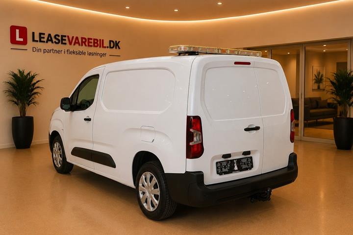 Hvid Peugeot Partner fra 2021