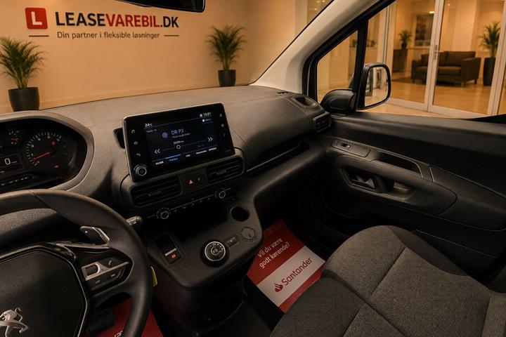Hvid Peugeot Partner fra 2021
