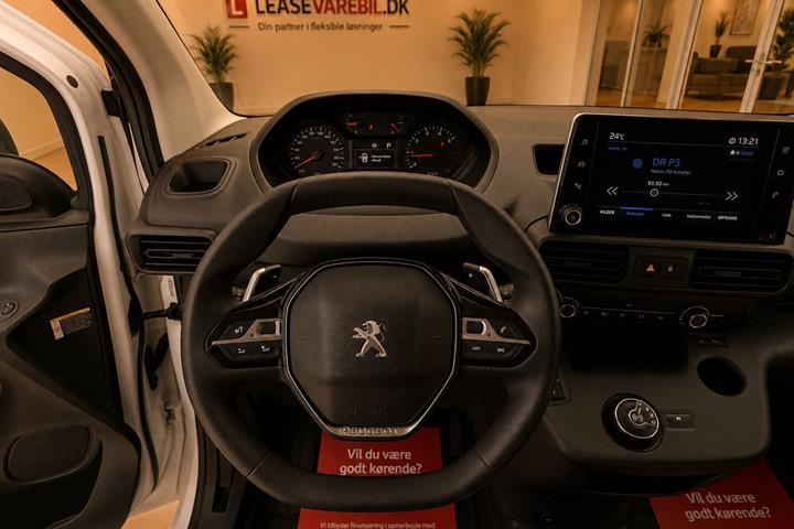 Hvid Peugeot Partner fra 2021