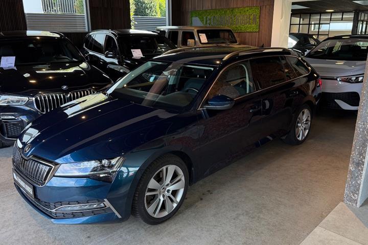 Grøn Skoda Superb fra 2020