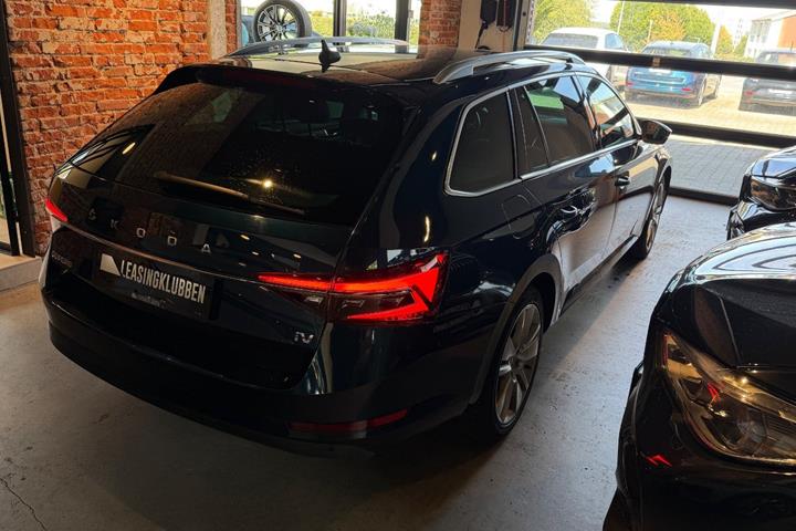 Grøn Skoda Superb fra 2020
