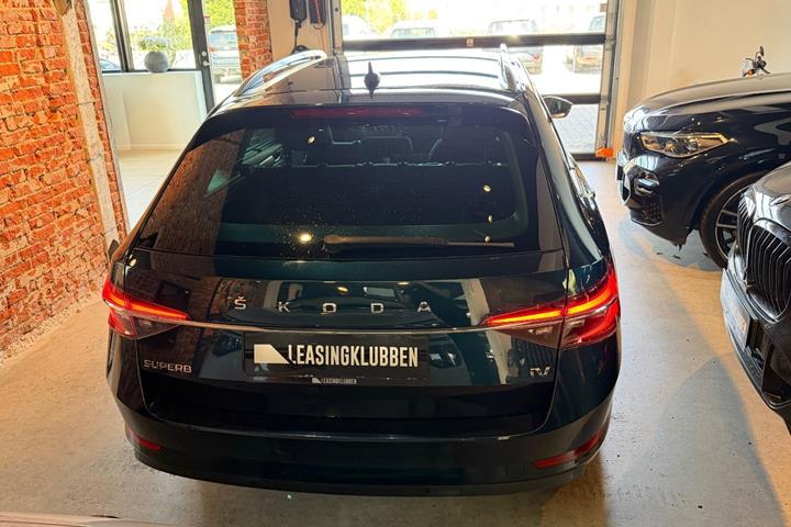 Grøn Skoda Superb fra 2020