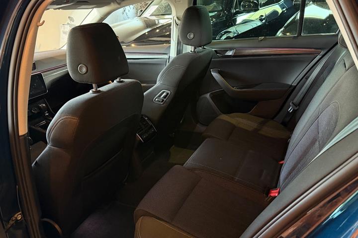 Grøn Skoda Superb fra 2020