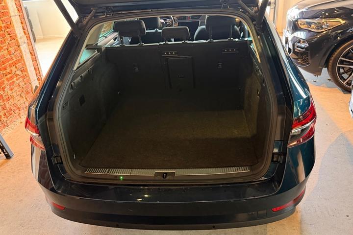 Grøn Skoda Superb fra 2020
