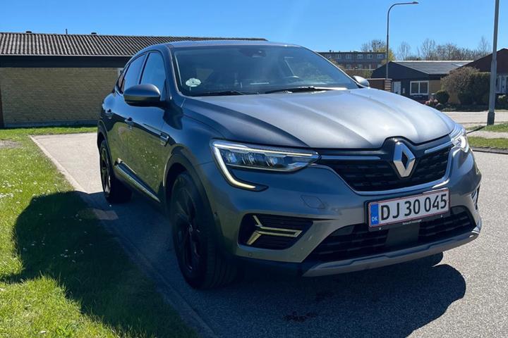 Grå Renault Arkana fra 2022