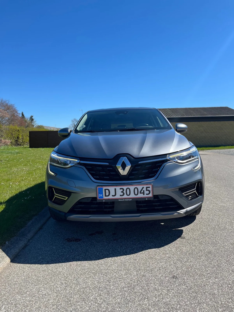Grå Renault Arkana fra 2022