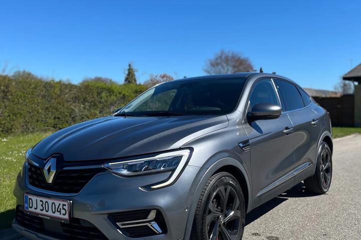 Grå Renault Arkana fra 2022