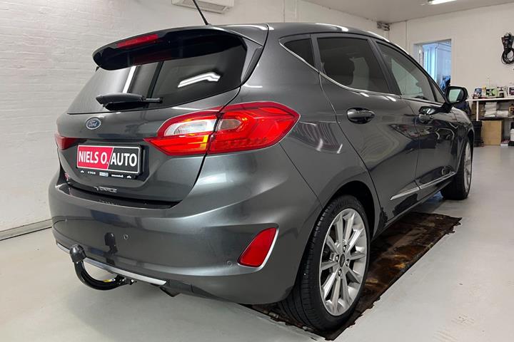 Grå Ford Fiesta fra 2018
