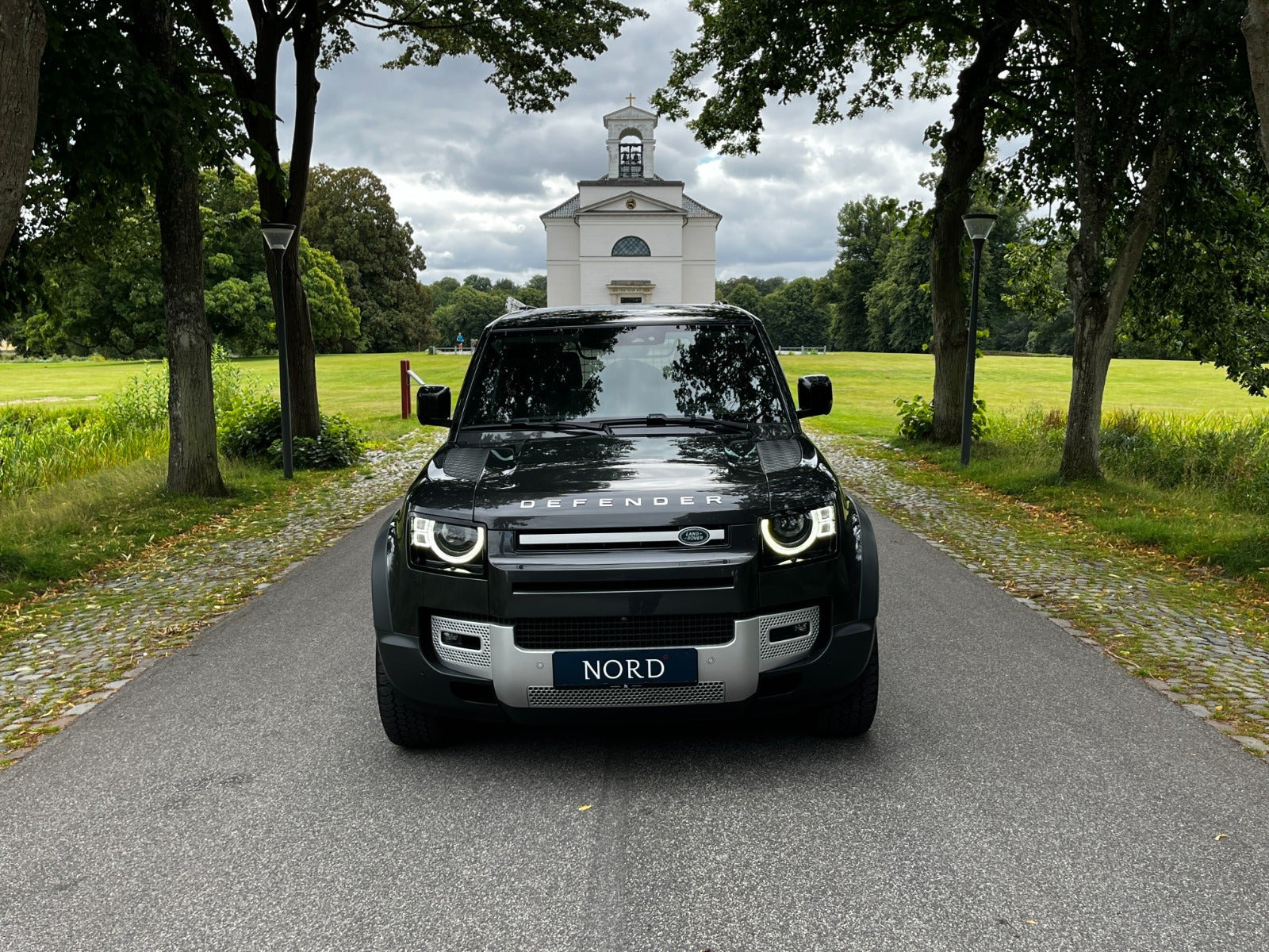 Grøn Land Rover Defender 110 fra 2021