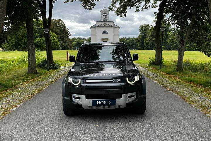 Grøn Land Rover Defender 110 fra 2021