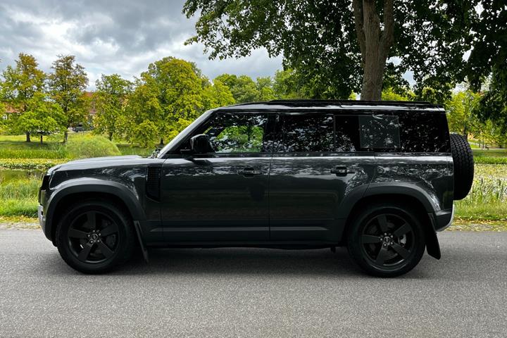 Grøn Land Rover Defender 110 fra 2021