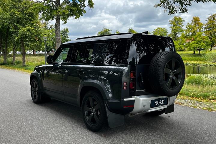 Grøn Land Rover Defender 110 fra 2021