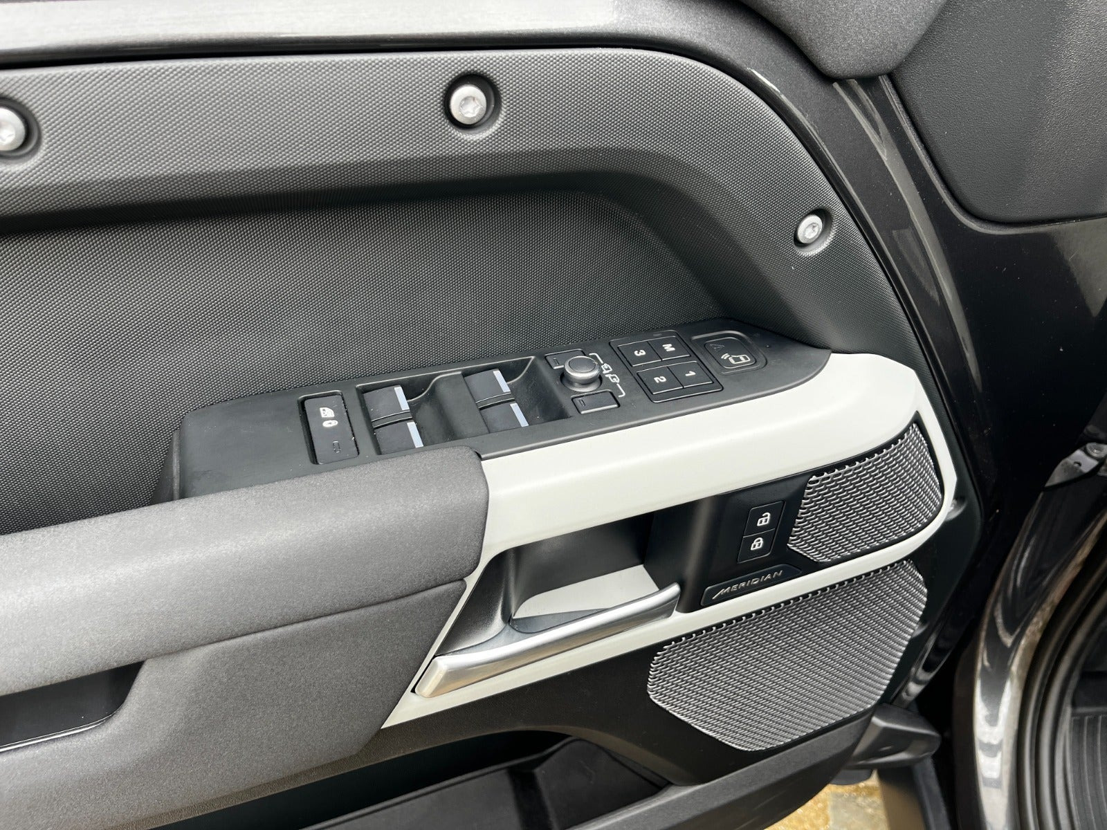 Grøn Land Rover Defender 110 fra 2021
