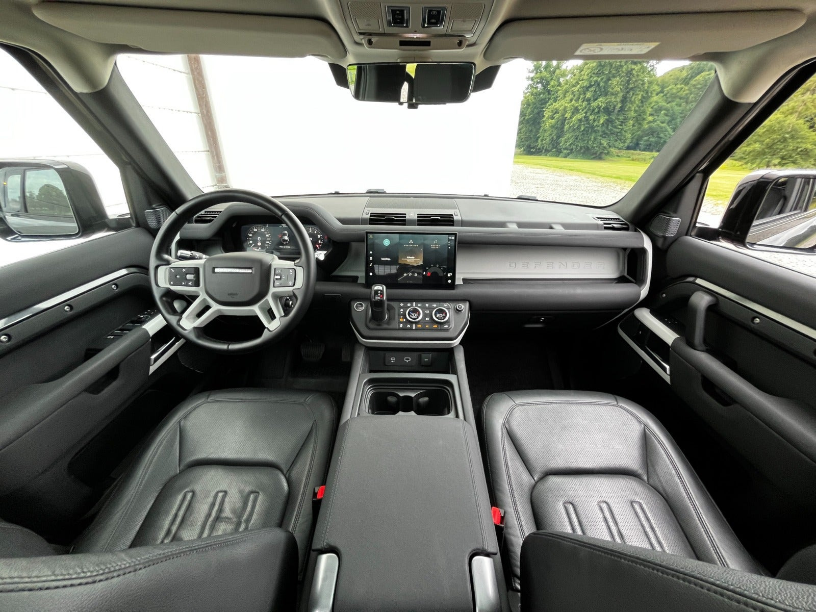 Grøn Land Rover Defender 110 fra 2021