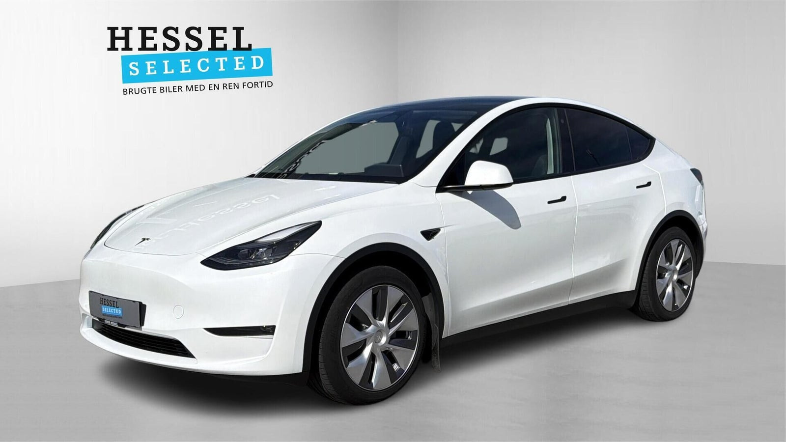 Hvid Tesla Model Y fra 2023