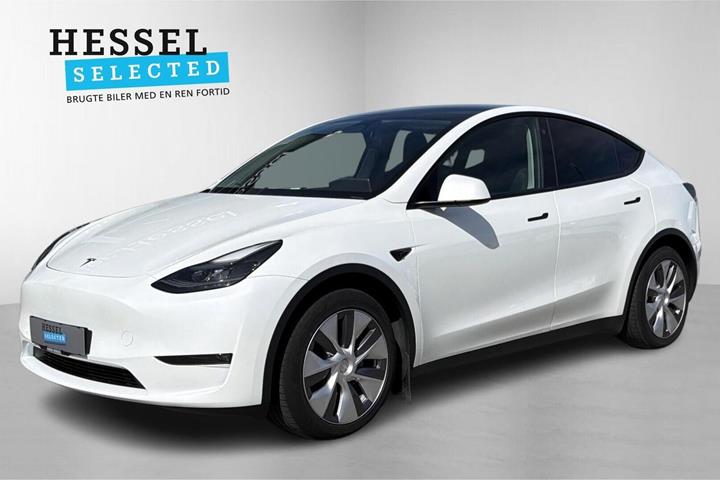 Hvid Tesla Model Y fra 2023