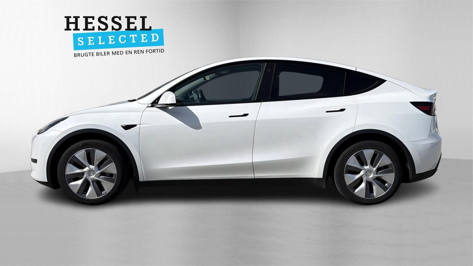 Hvid Tesla Model Y fra 2023