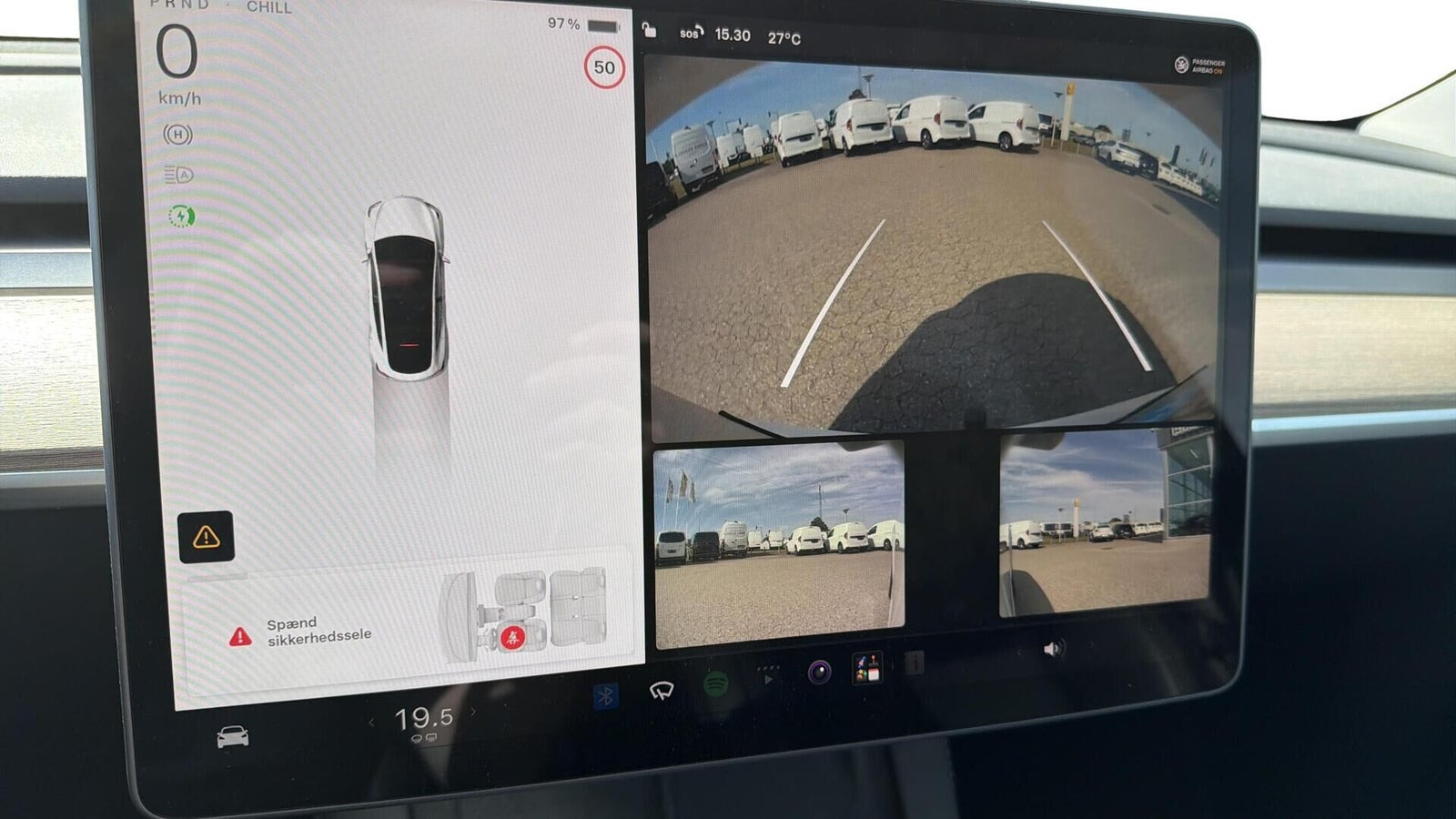 Hvid Tesla Model Y fra 2023