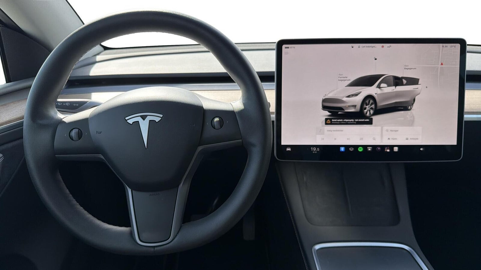 Hvid Tesla Model Y fra 2023