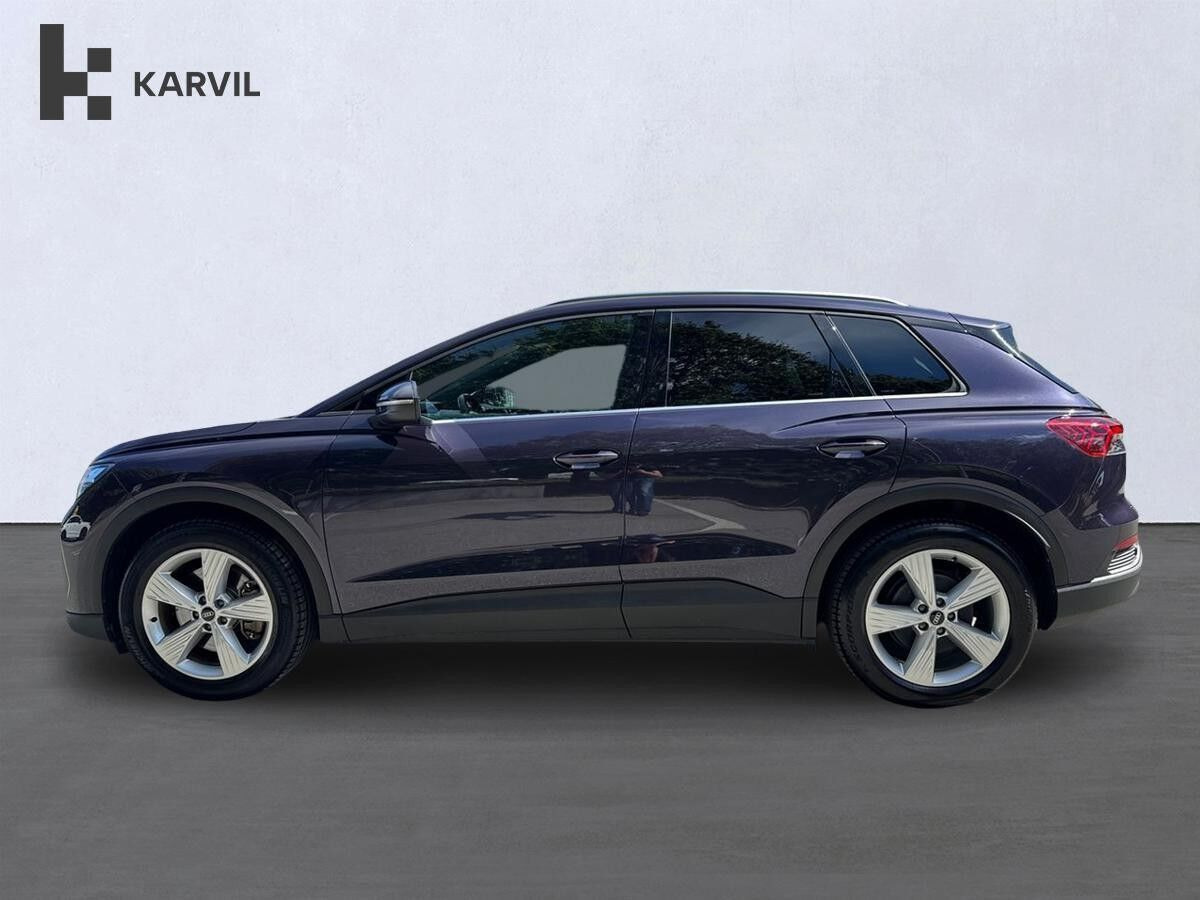 Blå Audi Q4 e-tron fra 2024
