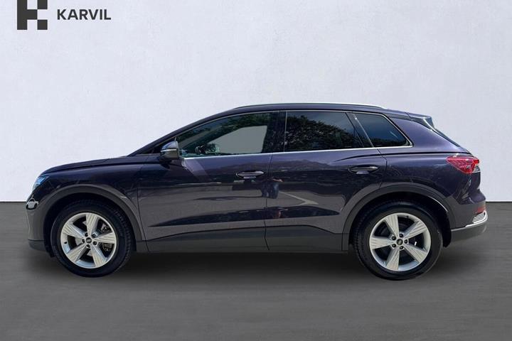 Blå Audi Q4 e-tron fra 2024