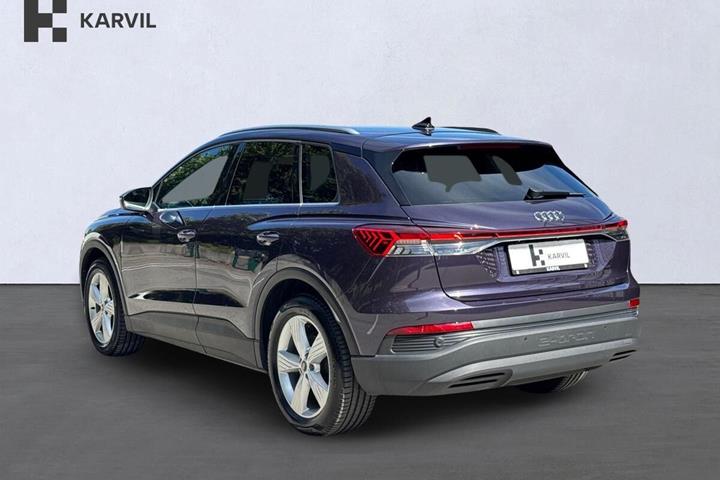 Blå Audi Q4 e-tron fra 2024