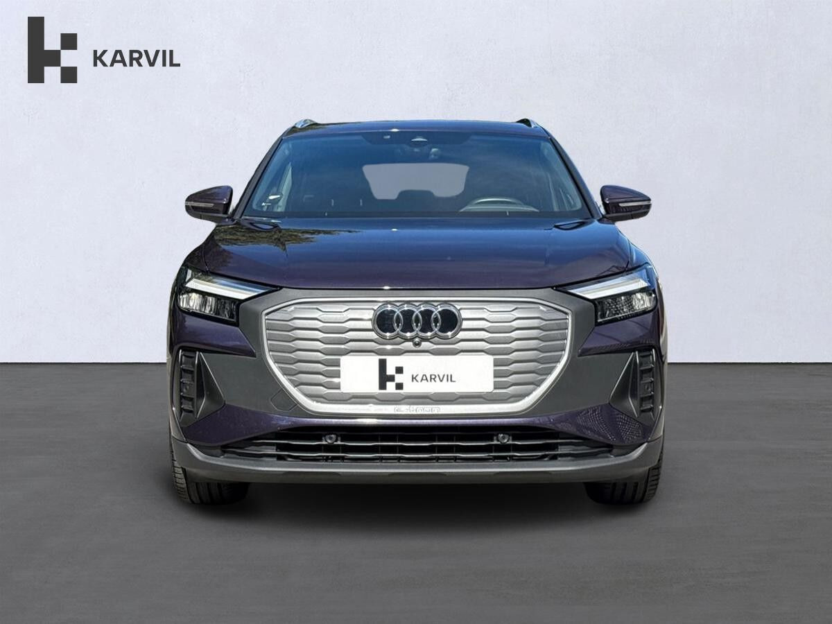 Blå Audi Q4 e-tron fra 2024