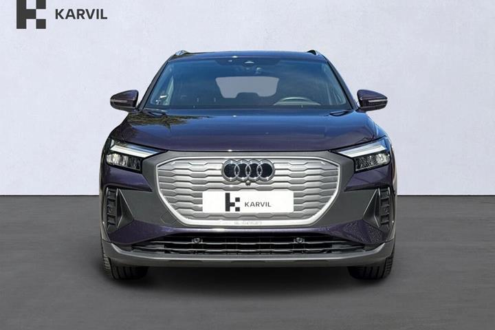Blå Audi Q4 e-tron fra 2024