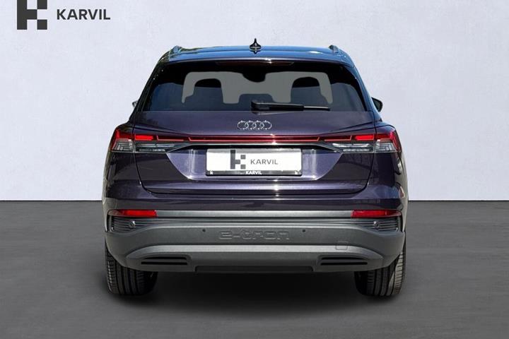 Blå Audi Q4 e-tron fra 2024