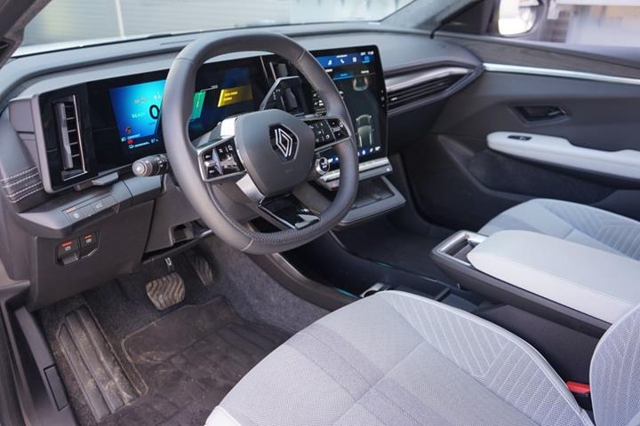 Hvid Renault Scenic E-Tech fra 2024