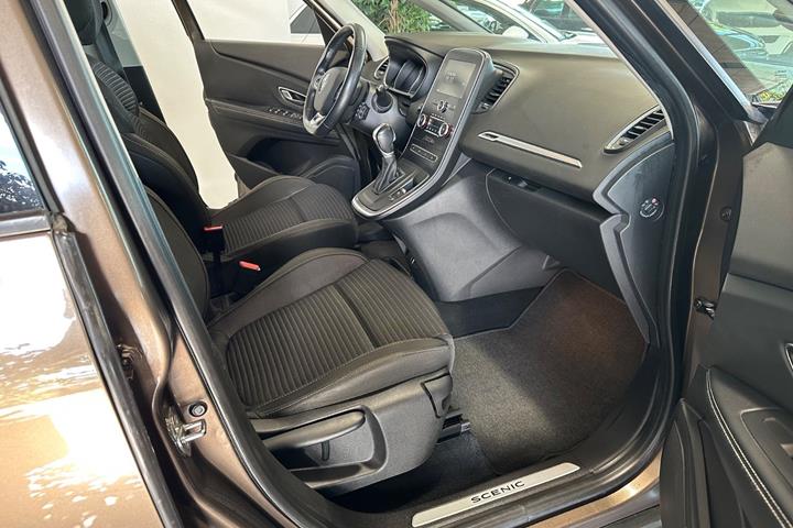 Brun Renault Grand Scenic IV fra 2017