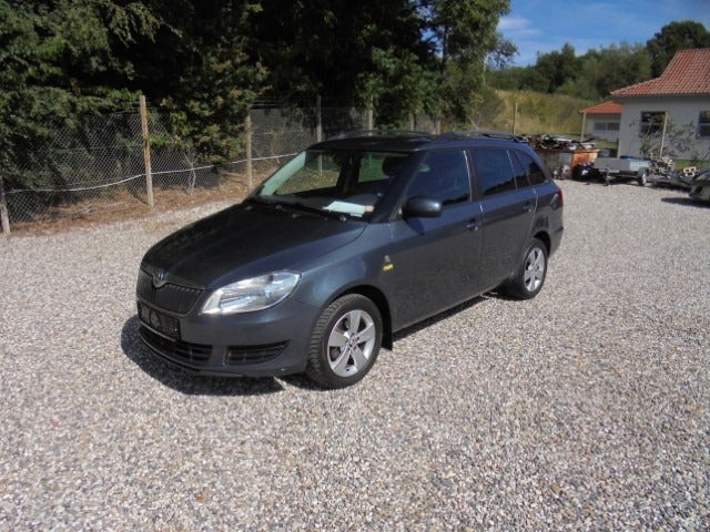 Grå Skoda Fabia fra 2014