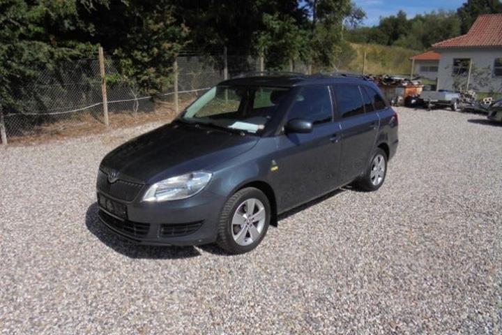 Grå Skoda Fabia fra 2014