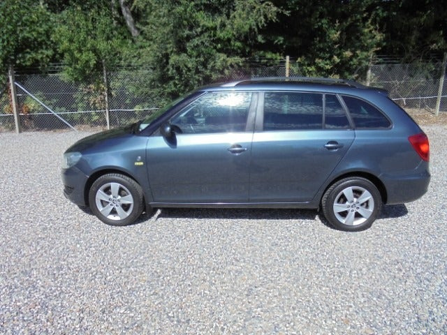 Grå Skoda Fabia fra 2014