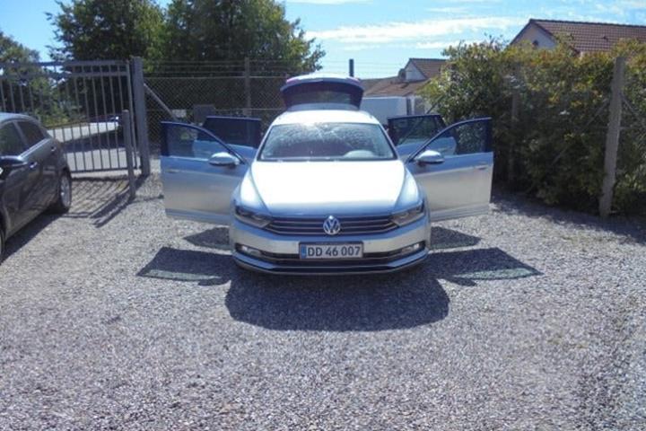 Sølv VW Passat fra 2016