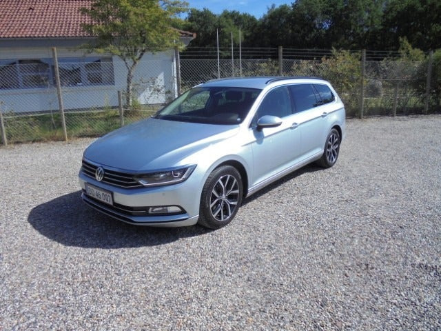 Sølv VW Passat fra 2016