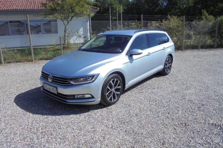 Sølv VW Passat fra 2016