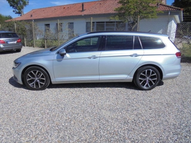 Sølv VW Passat fra 2016