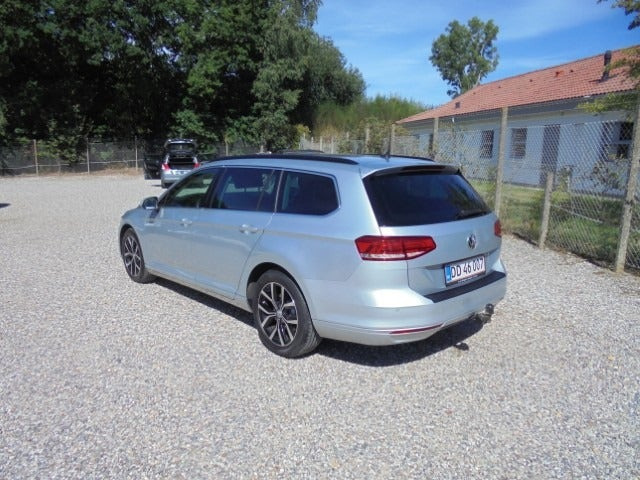 Sølv VW Passat fra 2016