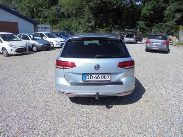 Sølv VW Passat fra 2016