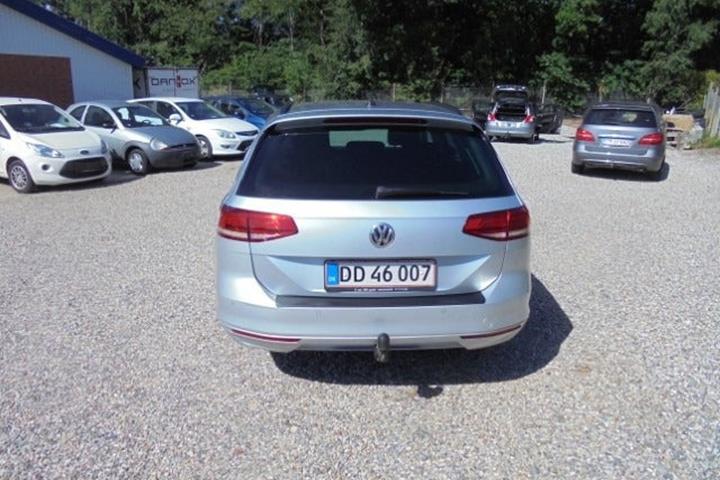 Sølv VW Passat fra 2016
