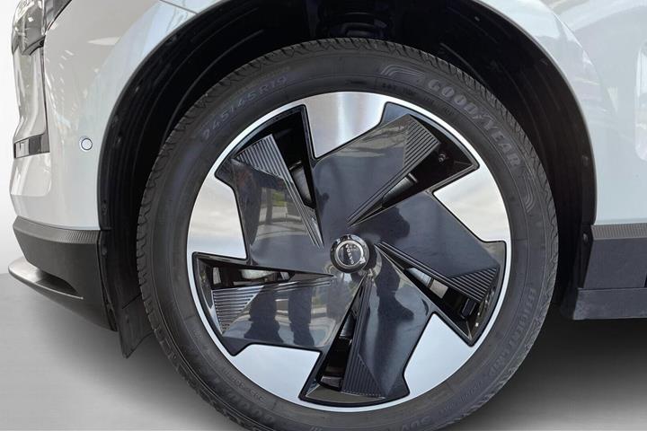 Hvid Volvo EX30 fra 2024