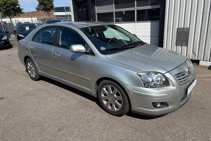 Sølv Toyota Avensis fra 2008